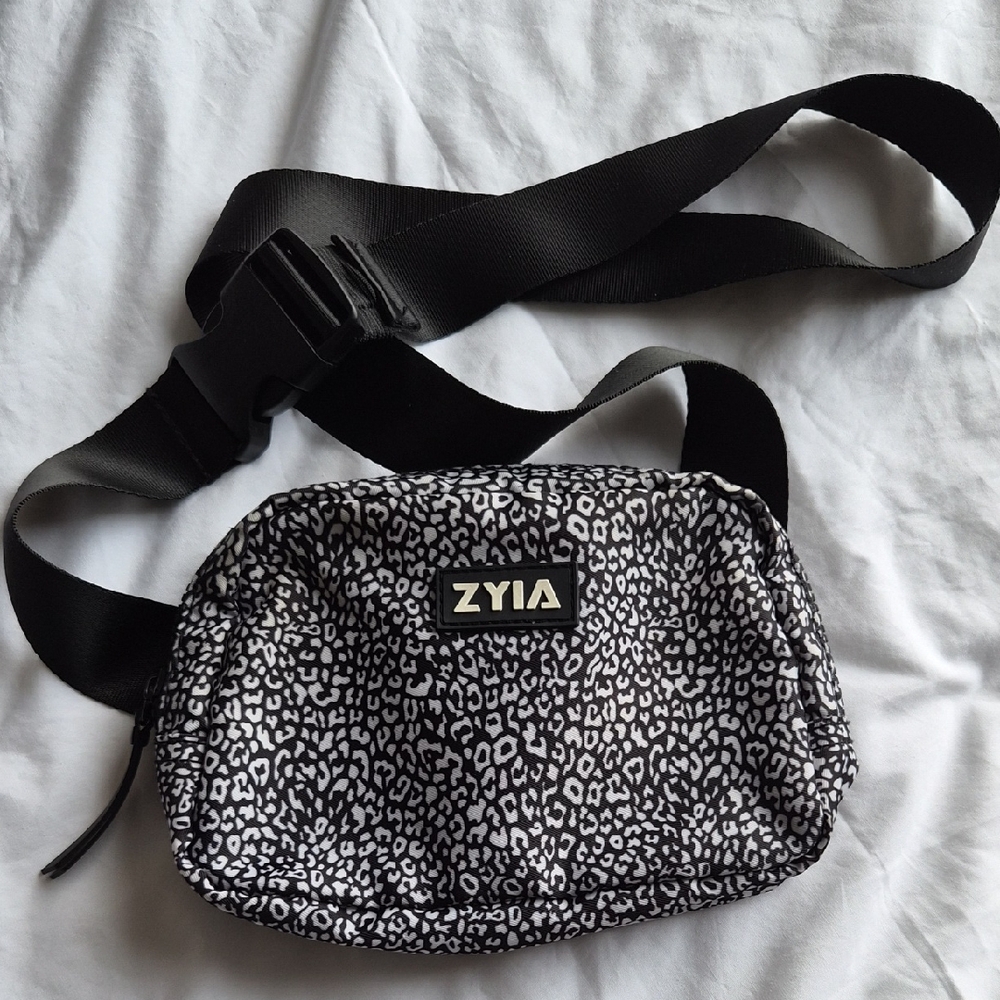 ZYIA Monochrome Leopard Print Belt Bag